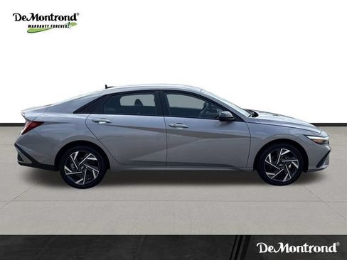 New 2025 Hyundai Elantra SEL FWD image 4