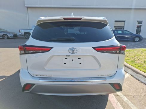 Used 2020 Toyota Highlander Platinum image 5