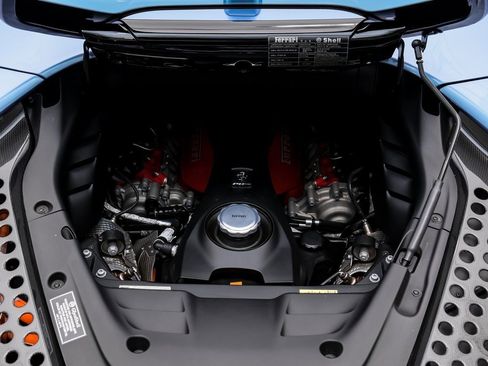 Used 2022 Ferrari SF90 Spider image 56