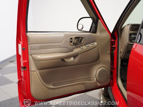 Used 2000 Chevrolet S10 Pickup Xtreme w/ Preferred Equipment Group image 38