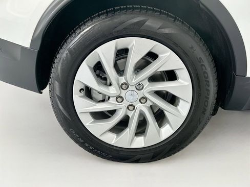 Certified 2025 Land Rover Discovery S AWD/4WD image 32