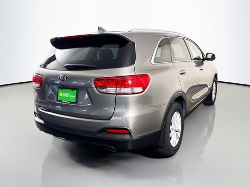 Used 2018 Kia Sorento FWD image 10