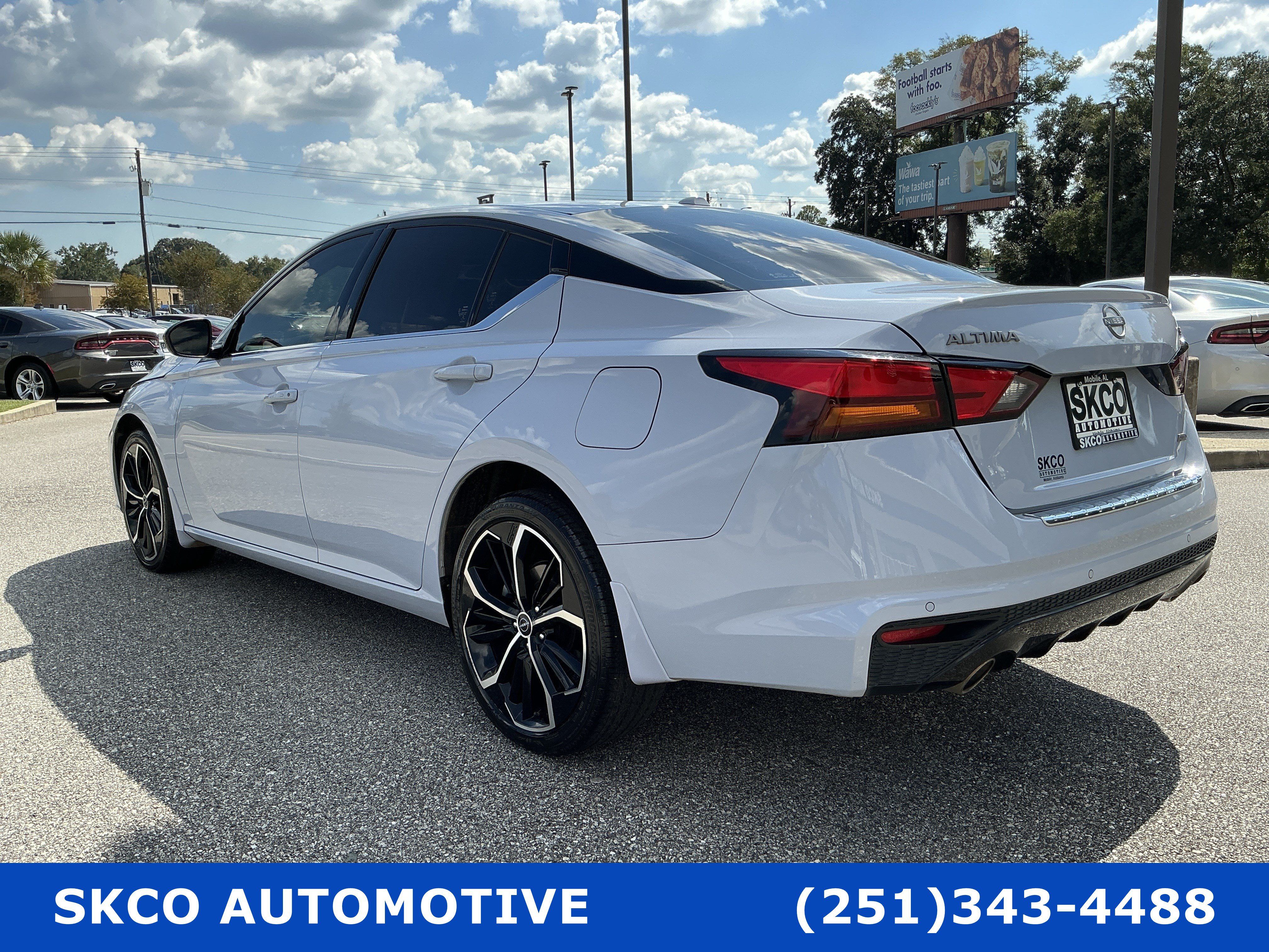 Used 2023 Nissan Altima 2.5 SR AWD/4WD image 3