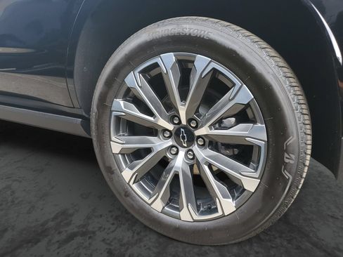 Used 2025 Chevrolet Tahoe High Country AWD/4WD image 5