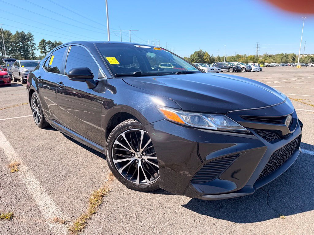 Used 2018 Toyota Camry SE FWD image 1