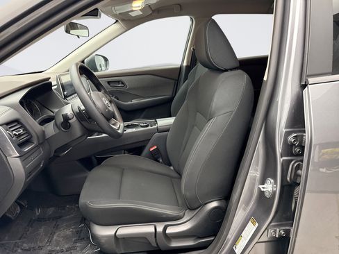 Used 2023 Nissan Rogue S image 11