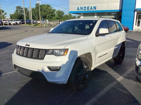 Used 2020 Jeep Grand Cherokee Altitude RWD image 2