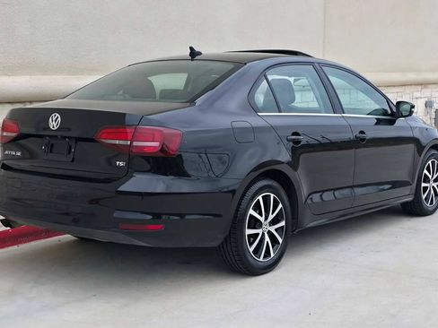 Used 2017 Volkswagen Jetta SE FWD image 3