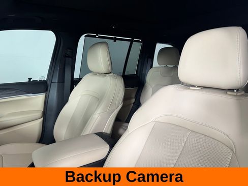 Used 2025 Jeep Grand Cherokee Limited w/ Luxury Tech Group II image 11