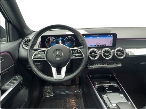 Used 2022 Mercedes-Benz GLB 250 4MATIC w/ Premium Package Lite image 33