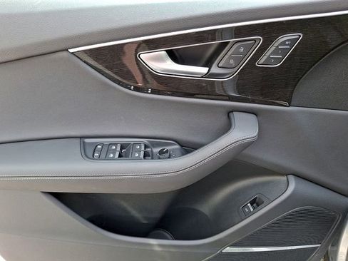 Certified 2025 Audi Q8 Premium Plus w/ Premium Plus Package AWD/4WD image 12