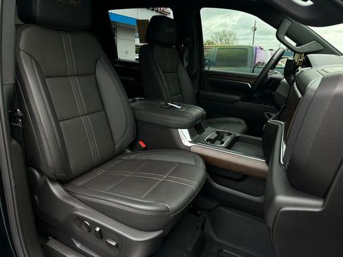 Used 2025 Chevrolet Silverado 2500 High Country w/ High Country Premium Package image 17