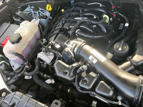 Used 2023 Jeep Grand Cherokee Limited w/ Black Appearance Package image 31