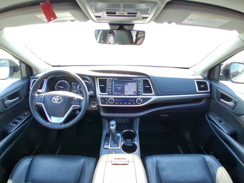 Used 2017 Toyota Highlander Limited AWD/4WD image 12