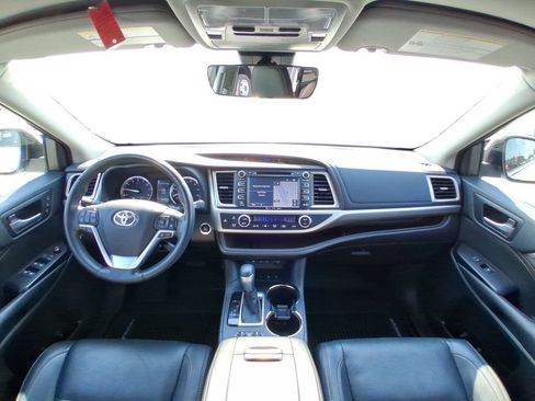 Used 2017 Toyota Highlander Limited AWD/4WD image 12