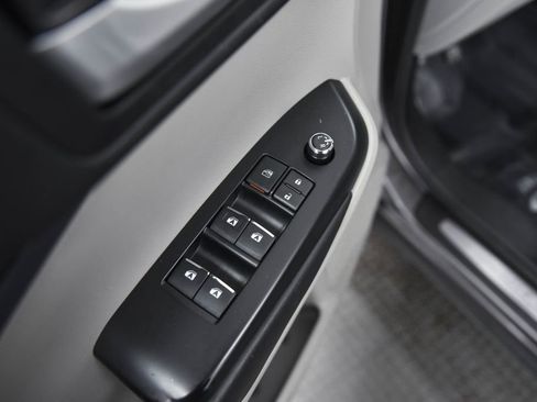 Used 2018 Toyota Highlander image 10