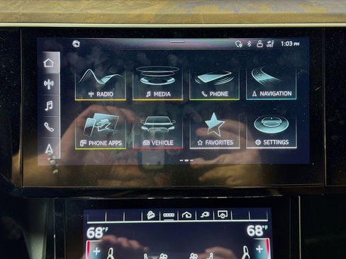 Used 2022 Audi e-tron Premium Plus image 16