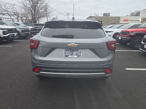 Used 2025 Chevrolet Trax LT w/ LT Convenience Package FWD image 5