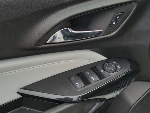 Used 2025 Chevrolet Trax LT FWD image 13