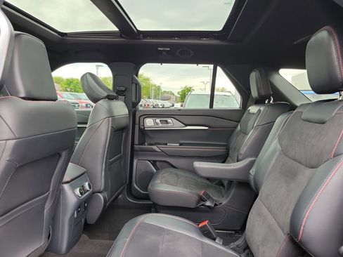 Certified 2025 Ford Explorer ST AWD/4WD image 14