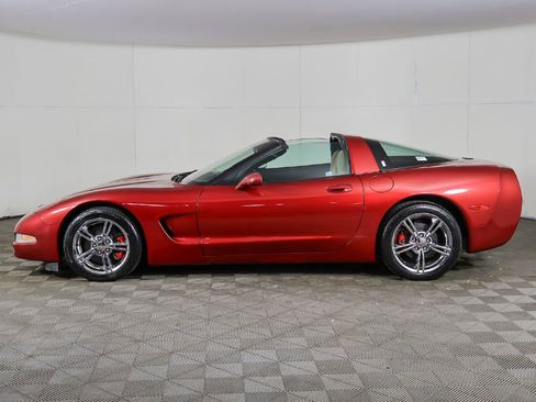 Used 2004 Chevrolet Corvette Coupe w/ Preferred Equipment Group RWD image 20
