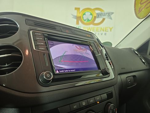 Used 2017 Volkswagen Tiguan Limited w/ Premium Package image 20