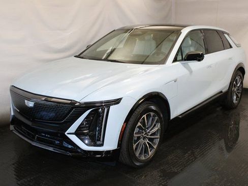 New 2026 Cadillac Lyriq Sport image 1