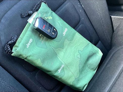 Used 2021 Jeep Renegade Latitude w/ Convenience Group image 20