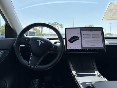 Used 2021 Tesla Model Y Long Range AWD/4WD image 10