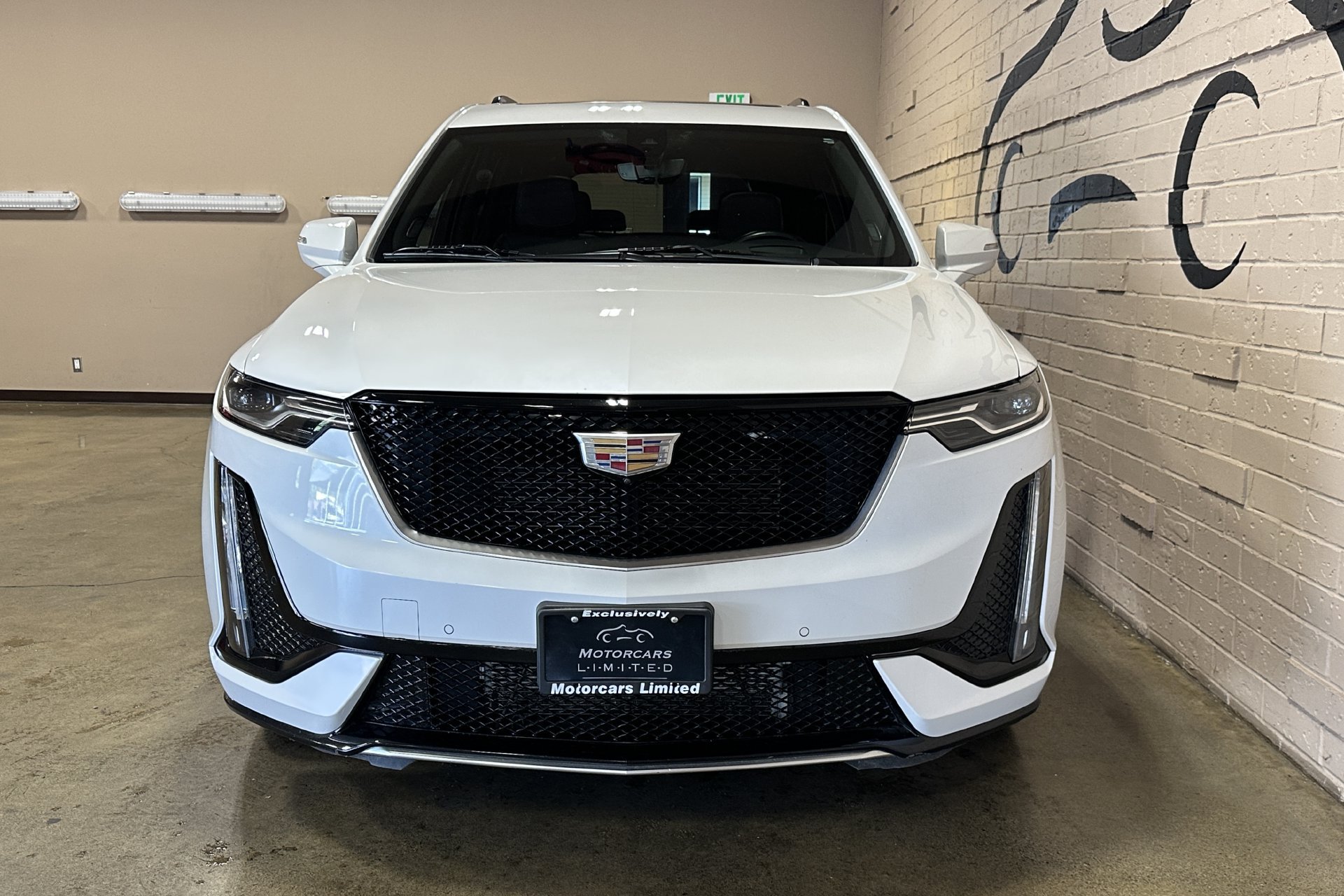 Used 2025 Cadillac XT6 Sport w/ Technology Package AWD/4WD image 4