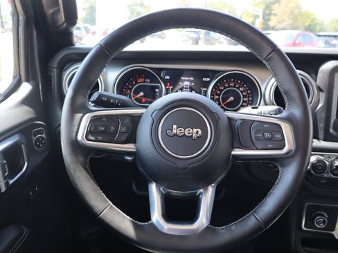 Used 2021 Jeep Wrangler Unlimited Sahara w/ LED Lighting Group AWD/4WD image 14
