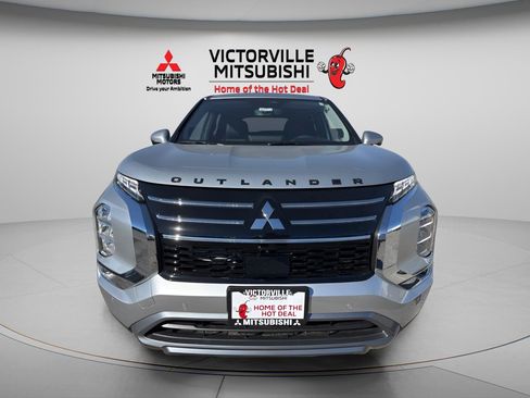 New 2026 Mitsubishi Outlander SE FWD image 2