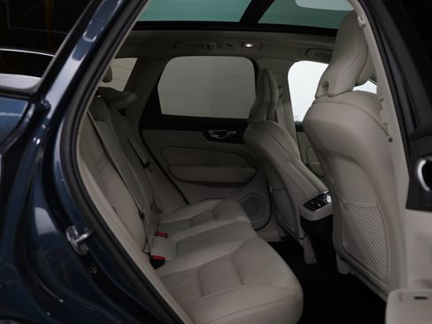 Used 2023 Volvo XC60 B5 Ultimate w/ Climate Package image 10
