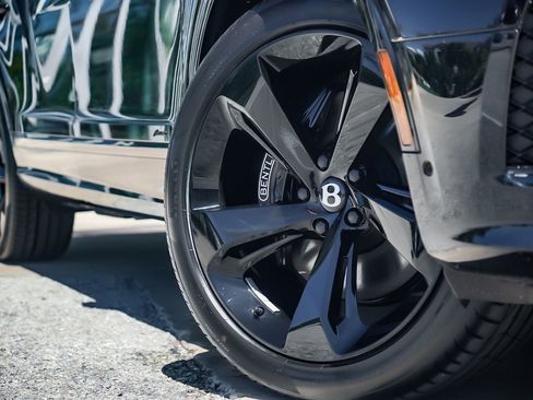 Used 2024 Bentley Bentayga Extended Wheelbase image 6