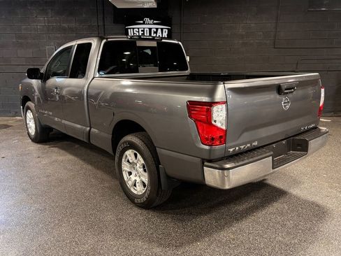 Used 2018 Nissan Titan SV AWD/4WD image 3