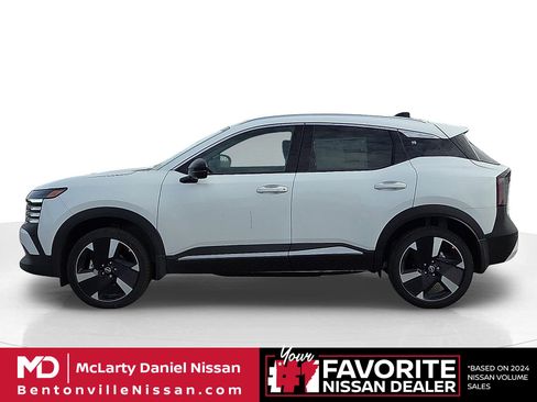 New 2026 Nissan Kicks SR w/ SR Premium Package FWD image 3