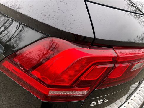 Used 2022 Volkswagen Tiguan SEL R-Line image 34