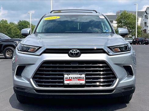 Used 2024 Toyota Grand Highlander AWD image 3