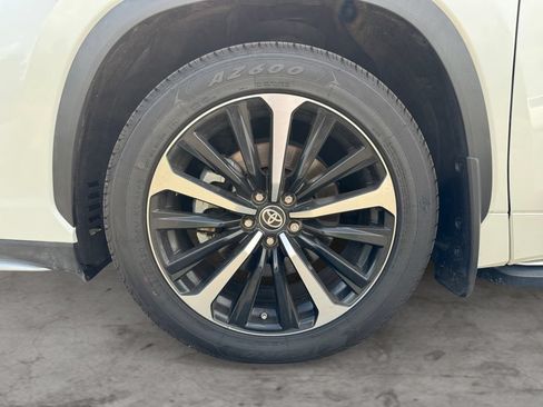Certified 2021 Toyota Highlander XSE AWD/4WD image 9