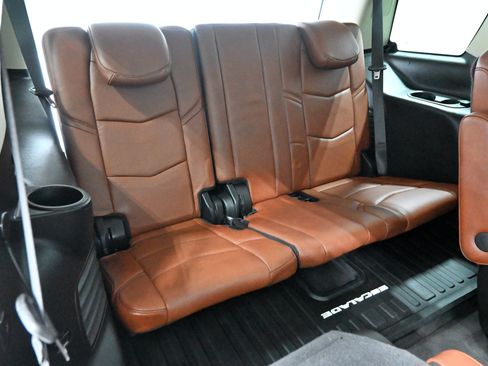 Used 2019 Cadillac Escalade Premium Luxury AWD/4WD image 33