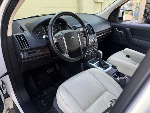 Used 2015 Land Rover LR2 HSE LUX AWD/4WD image 25