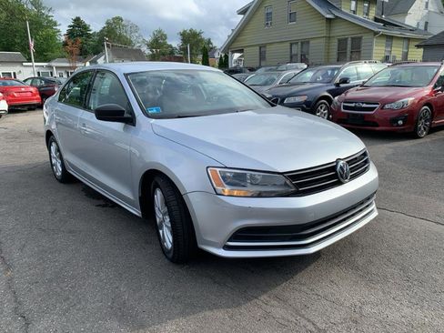 Used 2015 Volkswagen Jetta SE image 3