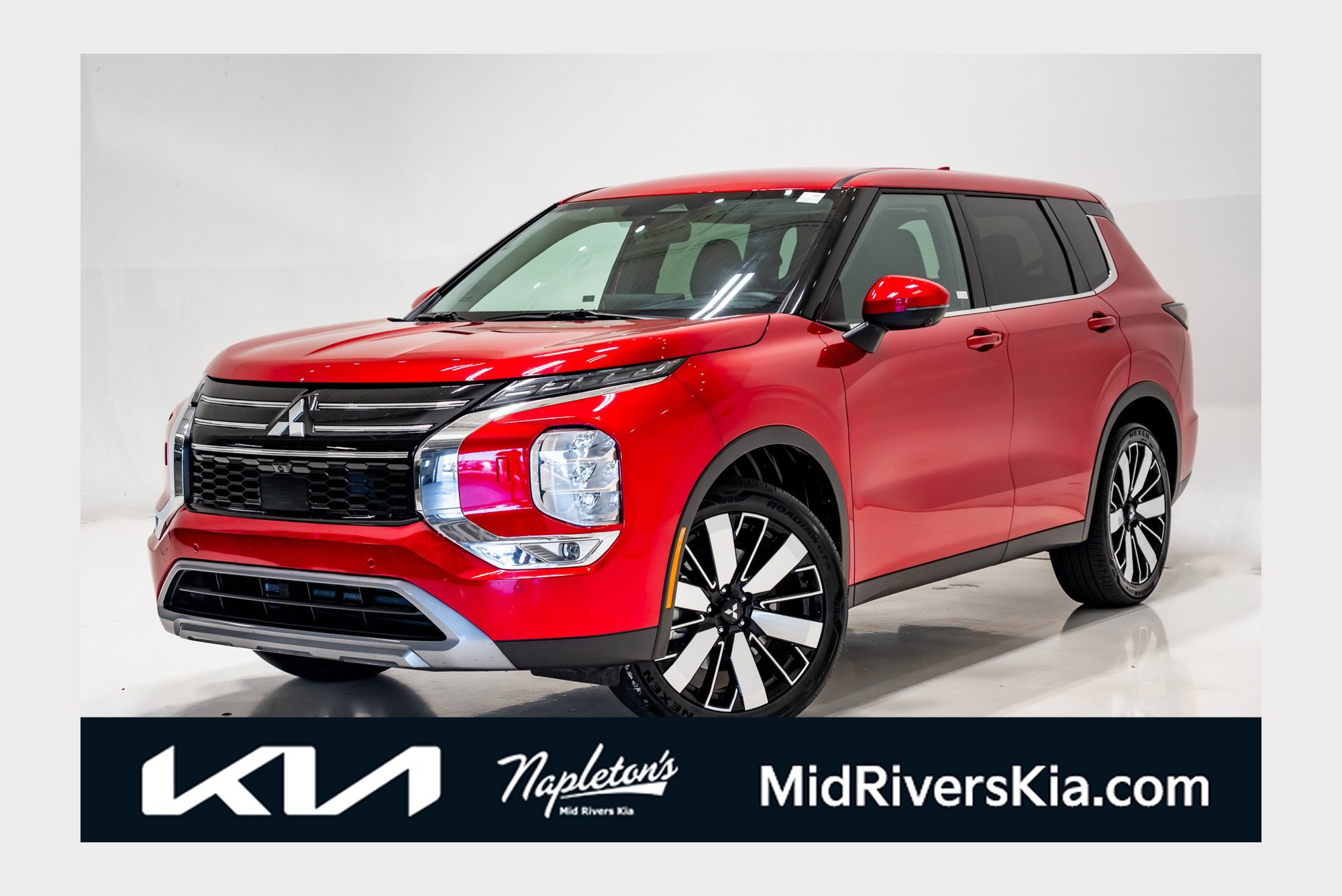 Used 2025 Mitsubishi Outlander SE AWD/4WD image 1