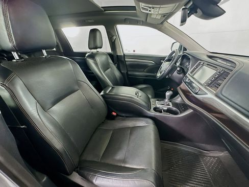 Used 2018 Toyota Highlander Limited Platinum AWD/4WD image 32