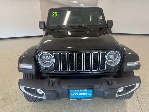 Used 2025 Jeep Wrangler Unlimited Sahara w/ Safety Group AWD/4WD image 4