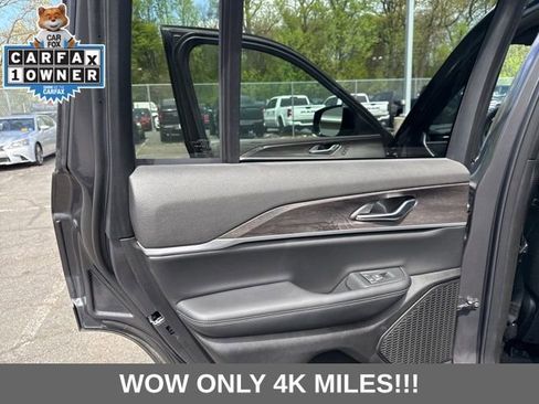 Used 2025 Jeep Grand Cherokee Limited image 35