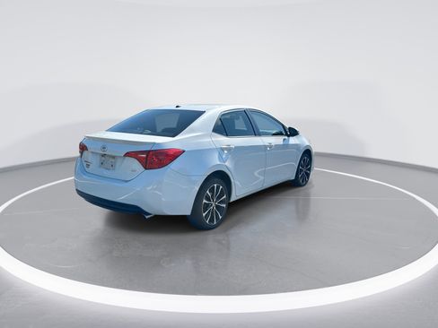 Used 2017 Toyota Corolla SE w/ SE Premium Package FWD image 9