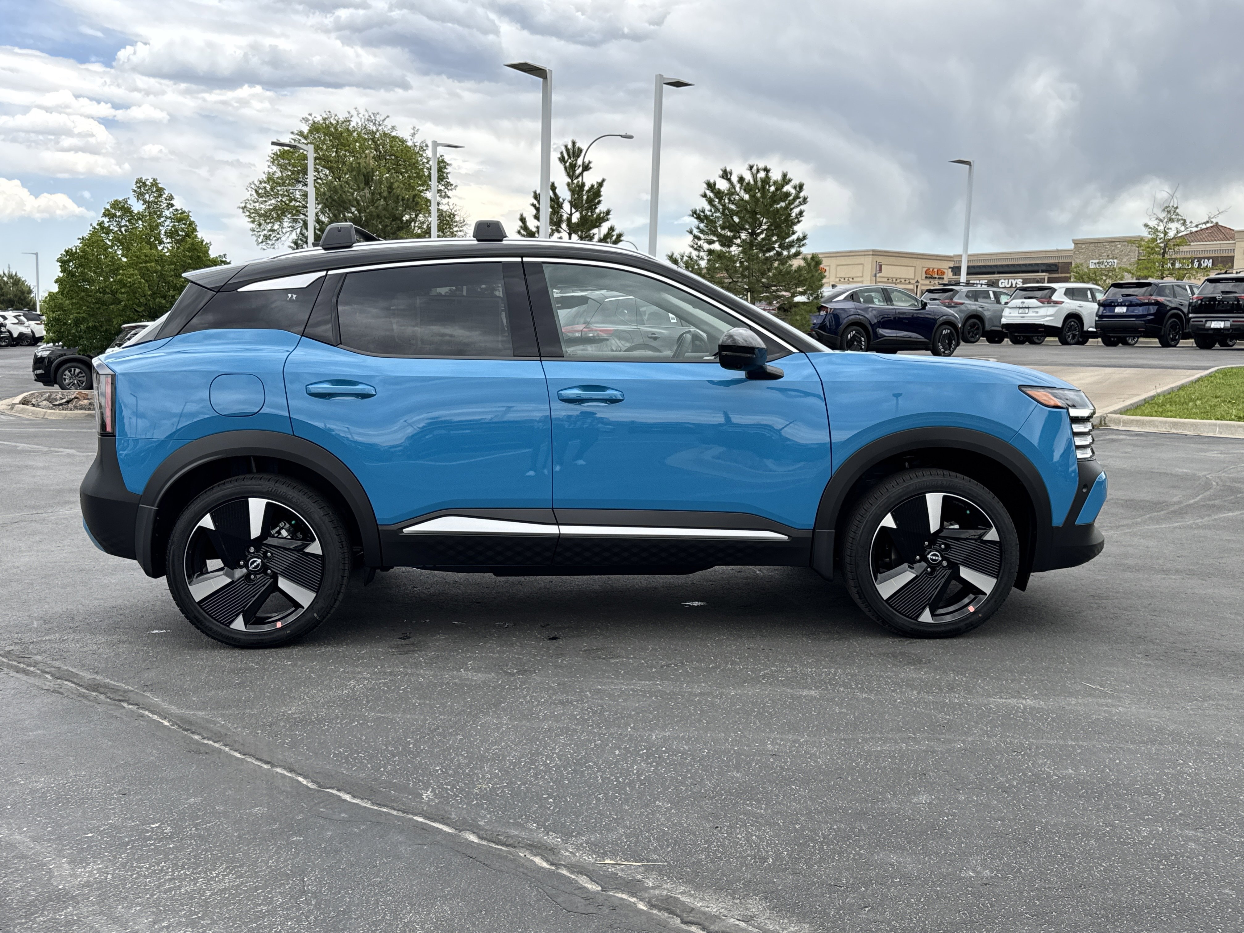 New 2026 Nissan Kicks SR w/ Cold Weather Package AWD/4WD image 2