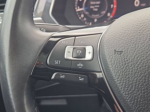 Used 2019 Volkswagen Tiguan SEL AWD/4WD image 25
