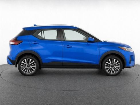 Used 2024 Nissan Kicks SV FWD image 8
